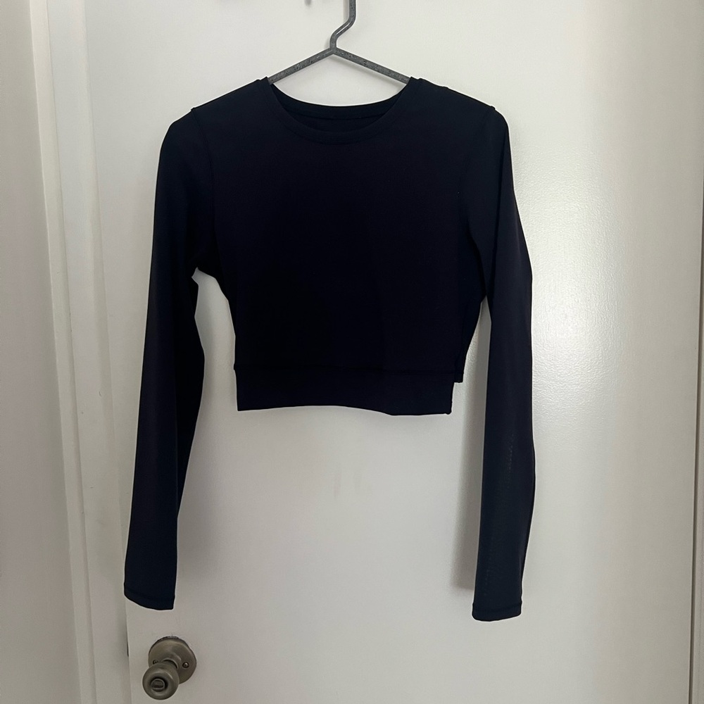 Lululemon size 4 navy long sleeve crop top